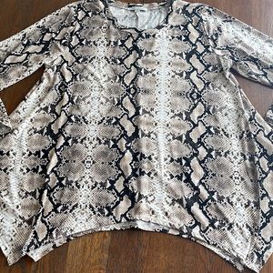 Green Envelope 1X Snakeskin Tunic very soft to touch